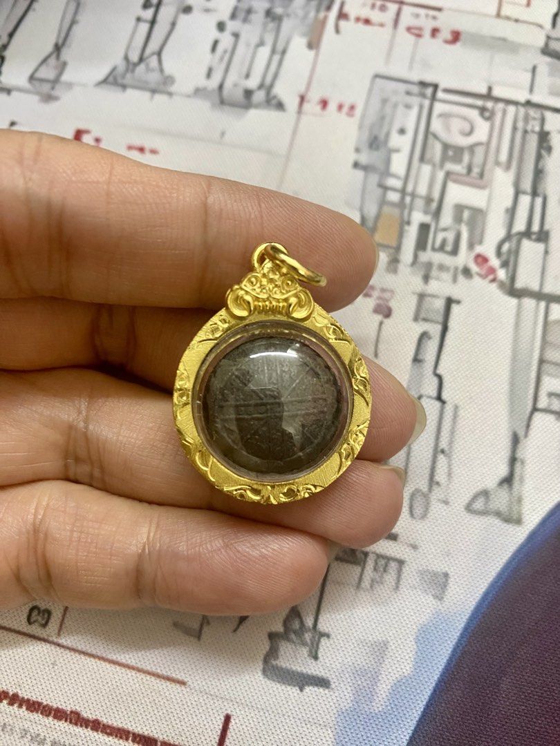 Loop Om (Category: Religious Items) located in Singapore. Submitted by vl5497 (Listing ID 1469912042, Image 2). Description: .