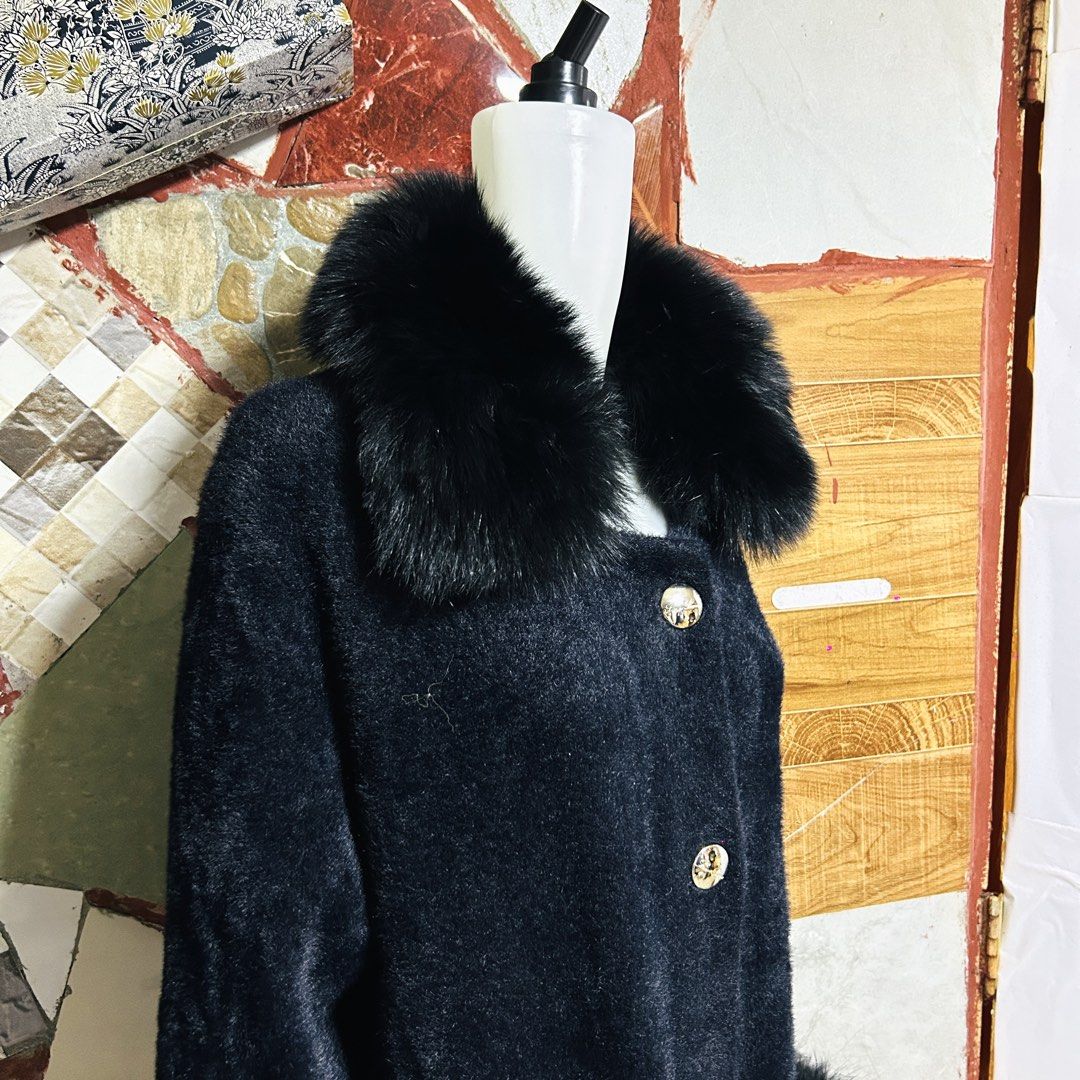 Loro piana fur coat super lambot (Category: Luxury Apparel) located in Baguio. Submitted by kckc_luxury (Listing ID 1469916738, Image 3). Description: 🌸 TINY PINK SPOTS ARE LENS DAMAGE, NOT CLOTH STAINS ————————— ❗️KINDLY READ BEFORE MAKING AN OFFER❗️ LISTING DETAILS size:Large width x length (inches):23x39 condition: EXCELLENT --- MOP: Gcash / BPI MOD: J&T / JRS LOCATION: Baguio City --- NOTE: • Manage your expectations • Photos did not go unde