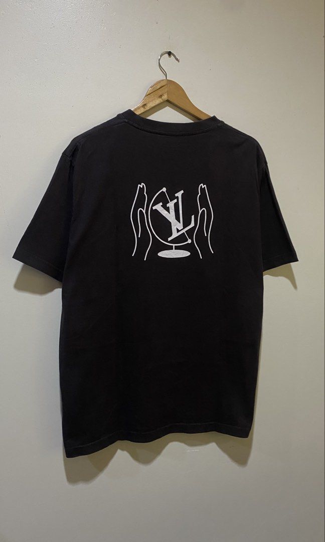 Louis viutton t shirt (Category: Coats, Jackets and Outerwear) located in Nagcarlan. Submitted by nsh.c (Listing ID 1469839907, Image 2). Description: Excellent condition Cr:9.8/10 Dimes:29X22.5-23 No issue solid to.