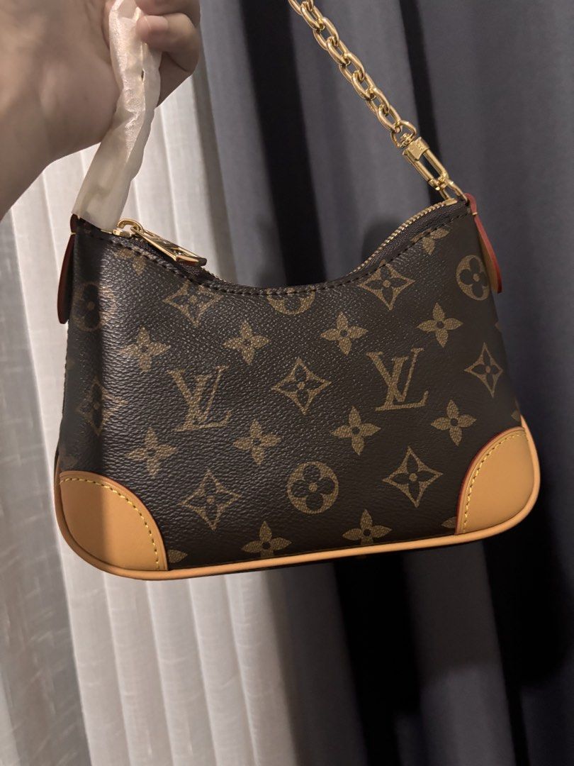 Louis Vuitton Boulogne Monogram Canvas Bag – Scannable (Category: Cross-body Bags) located in Cavite. Submitted by clawsetangelaco (Listing ID 1469907782, Image 1). Description: Louis Vuitton Mini Boulogne Monogram Canvas Convertible Shoulder & Crossbody Bag with Gold Chain (Scannable) Product Details • Brand / Model: Louis Vuitton Boulogne (Monogram Canvas) • Features: Convertible design with a removable gold curb chain and adjustable leather st