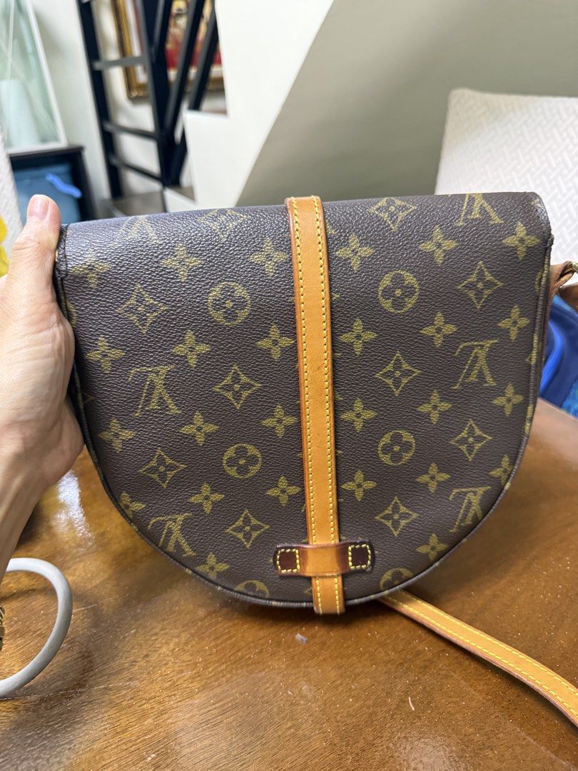 Louis Vuitton Chantilly MM size (Category: Luxury Bags & Wallets) located in Manila. Submitted by peika15 (Listing ID 1469817085, Image 2). Description: Authentic money back guaranteed if proven fake, Rank AB, with minimal dry peelings on the inside pocket📲for fast transaction.