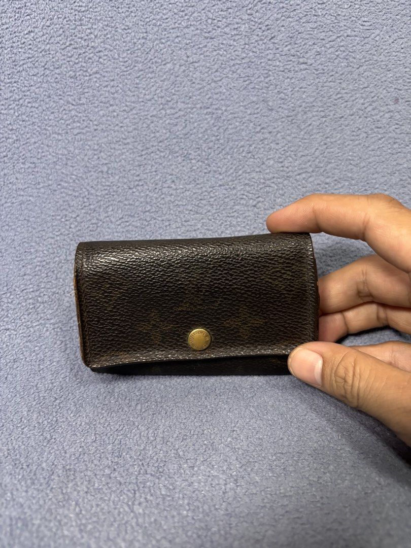 Louis Vuitton Monogram Canvas 4 Key Holder (Category: Luxury Bags & Wallets) located in Mabalacat. Submitted by _limitlessfashion (Listing ID 1469780567, Image 2). Description: - Authentic Louis Vuitton key holder - Classic monogram canvas with brown grained leather interior - Gold-tone Louis Vuitton Paris made in France hardware stamp - Secure front flap with snap button closure - Compact size, fits easily in pockets or bags - Condition: Normal 