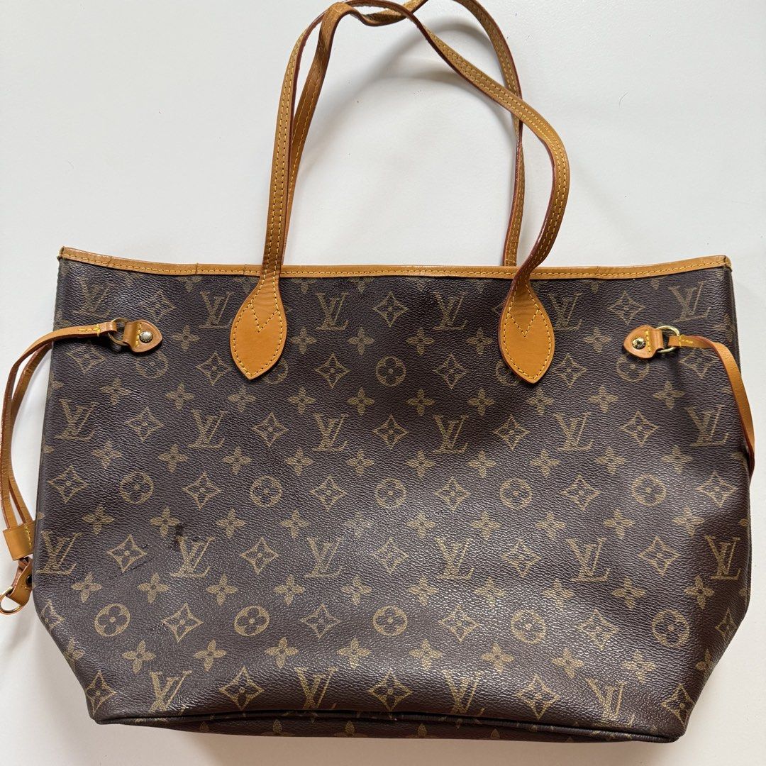Louis vuitton monogram neverfull tote (Category: Luxury Bags & Wallets) located in Cavite. Submitted by kalebfindsluxs (Listing ID 1469896068, Image 2). Description: Louis vuitton monogram neverfull tote Good Handle scratches Sign of usage Check details - 3k + sf Loc cavite Jnt / lalamove .
