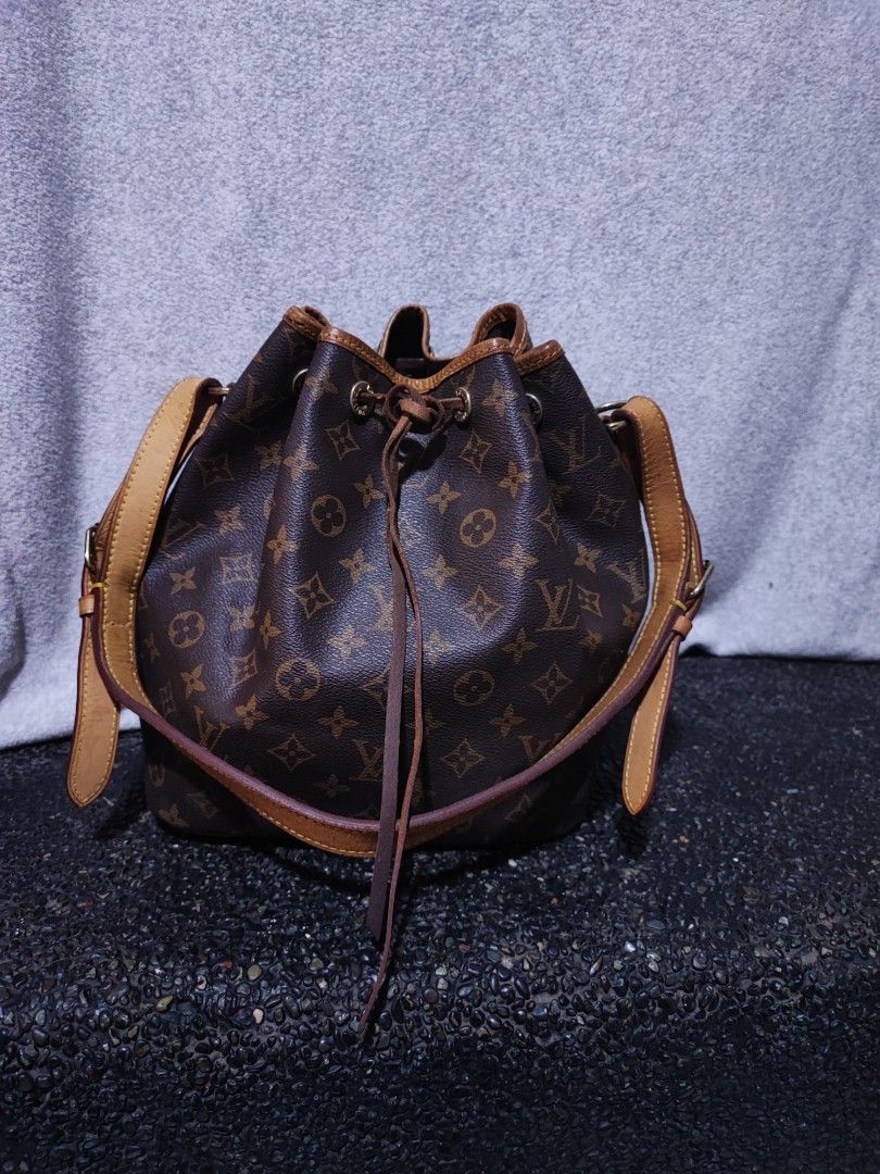 Louis Vuitton petit Noe Bucket Bag (Category: Luxury Bags & Wallets) located in Baguio. Submitted by ozara.06 (Listing ID 1469834836, Image 3). Description: LV noe Petit In very good condition pa 3500.