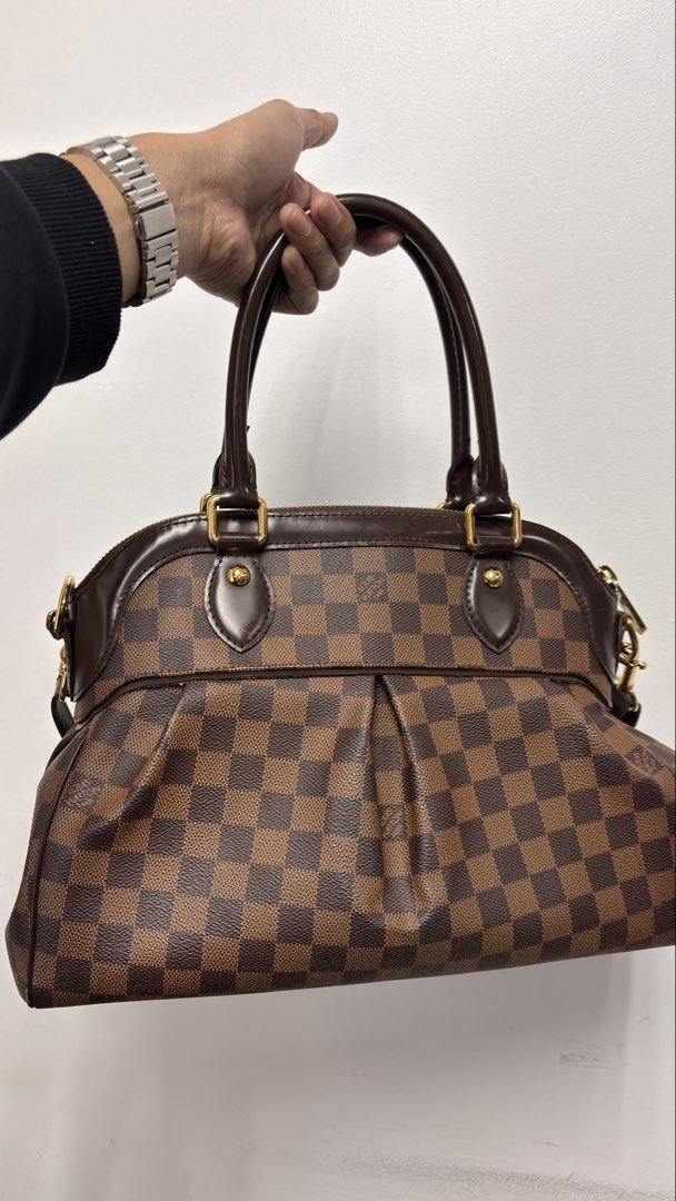 Louis Vuitton trevi PM damier Ebene Canvas bag (Category: Luxury Bags & Wallets) located in Taguig. Submitted by shoppersluxe2394 (Listing ID 1469773609, Image 2). Description: .