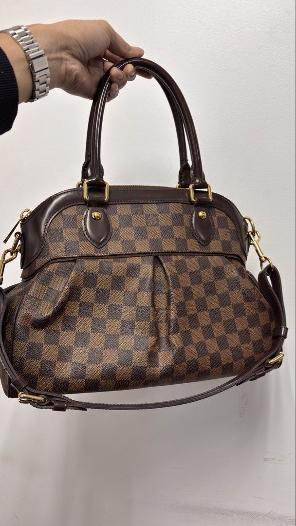 Louis Vuitton trevi PM damier Ebene Canvas bag (Category: Luxury Bags & Wallets) located in Taguig. Submitted by shoppersluxe2394 (Listing ID 1469773609, Image 1). Description: .