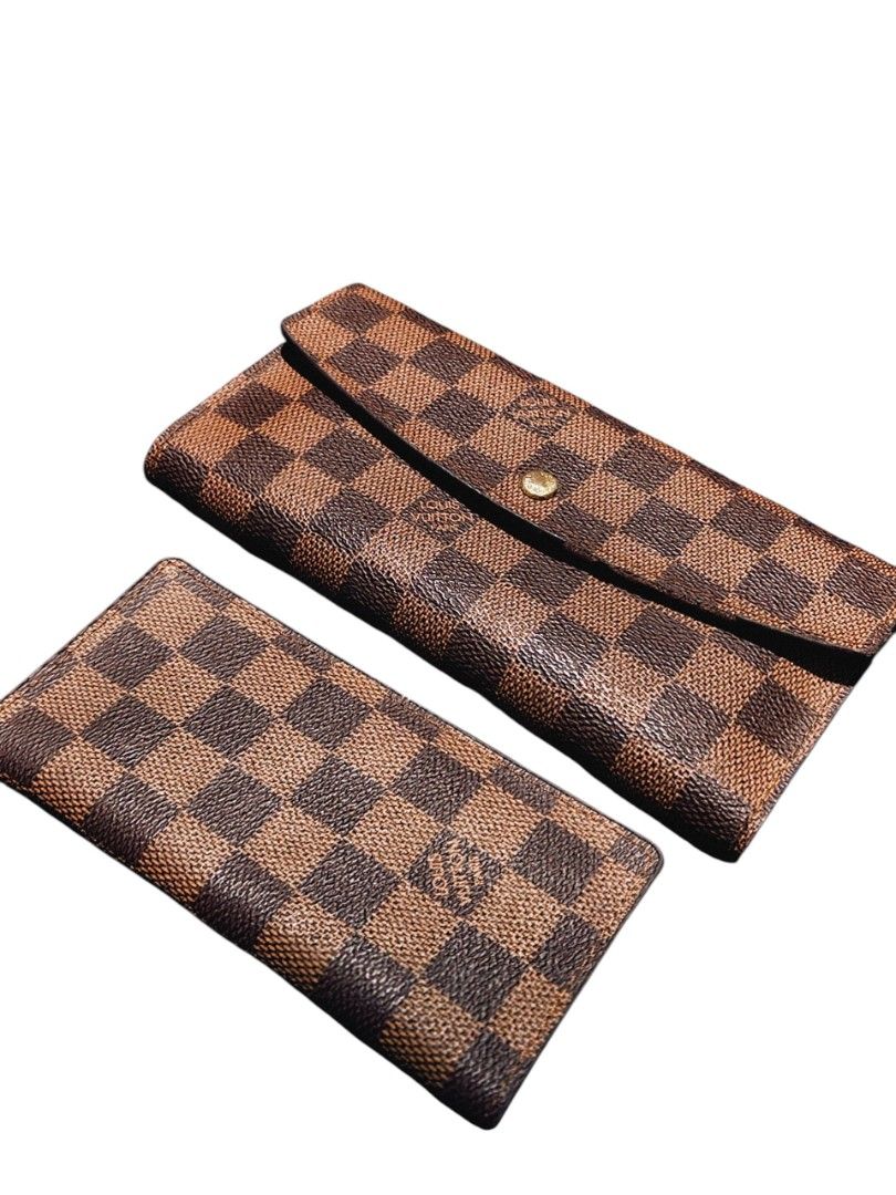 Louis Vuitton Wallet (Category: Wallets & Card holders) located in Marikina City. Submitted by duaaaaa (Listing ID 1469924146, Image 1). Description: Take all 450 only!.