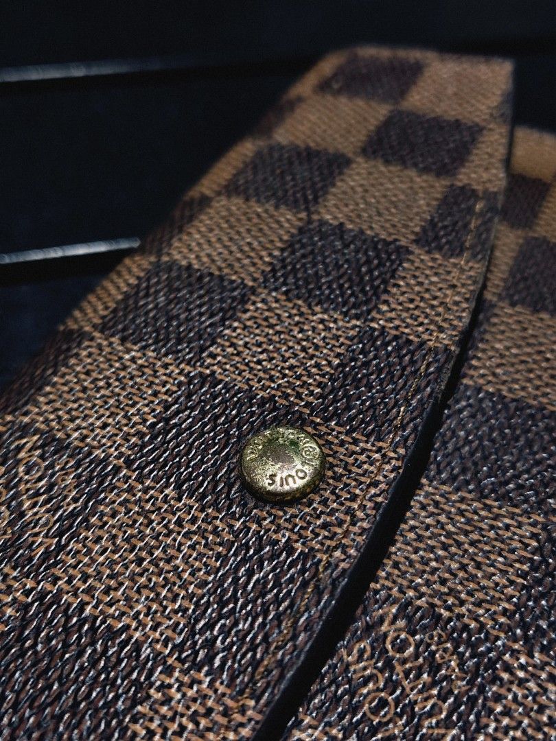 Louis Vuitton Wallet (Category: Wallets & Card holders) located in Marikina City. Submitted by duaaaaa (Listing ID 1469924146, Image 3). Description: Take all 450 only!.