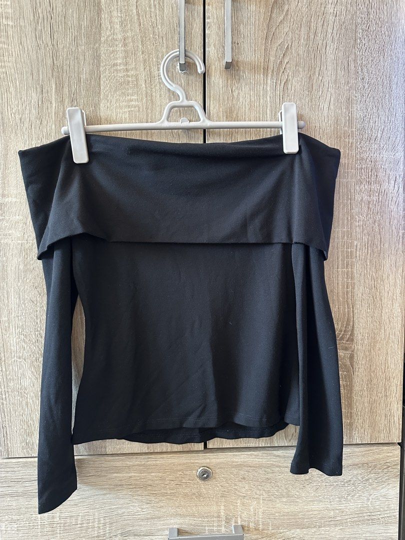 Love Bonito Black Off-Shoulder Top Size S (Category: Blouses) located in Pateros City. Submitted by overandout. (Listing ID 1469814443, Image 3). Description: - Brand: Love Bonito - Style: Black off-shoulder top with long sleeves and a folded collar overlay - Size: UK 8 / US 4 (Small) - Versatility: Easy to match with both trousers and skirts .