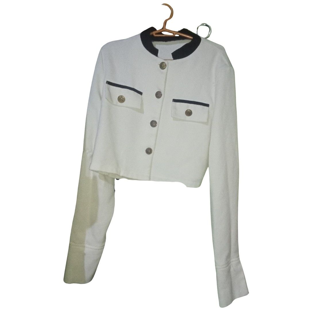 Lovito White Chanel like Outerwear (Category: Coats, Jackets and Outerwear) located in Caloocan City. Submitted by xx_leninvlad (Listing ID 1469843785, Image 2). Description: Size indicated on the tag: S Fits s-m Payment via GCash (payment-first basis) Delivery options: J&T or Lalamove You're also welcome to book your own courier if you prefer a different delivery app..