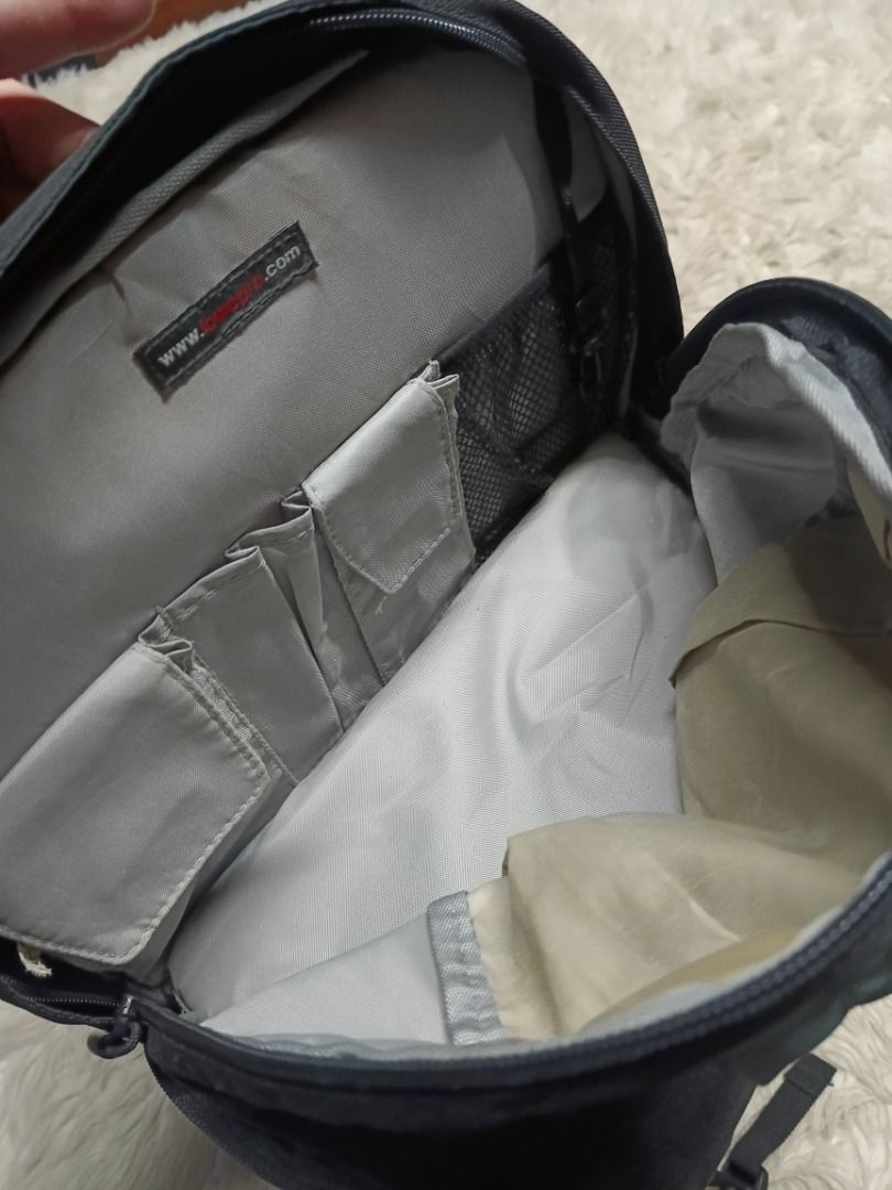 Lowepro Fastpack200 Camera Bag (Category: Backpacks) located in Panabo. Submitted by assrtdph (Listing ID 1469827955, Image 3). Description: Capacity: 1 DSLR with mid-range zoom lens attached, plus 1-2 extra lens or flash units, audio player and lots of room for personal gear.