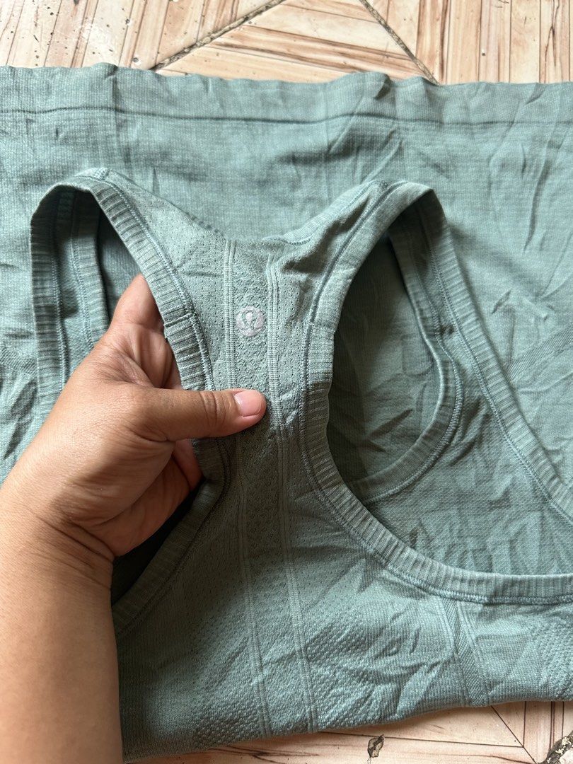 lululemon (Category: Activewear) located in Angeles City. Submitted by alejeong27 (Listing ID 1469807240, Image 3). Description: .