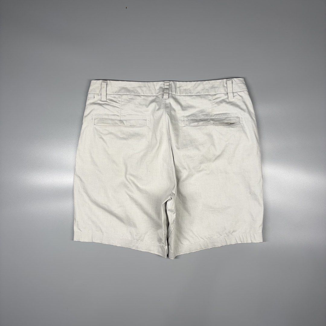 Lululemon (Category: Activewear) located in Cavite. Submitted by onebeancent (Listing ID 1469865383, Image 3). Description: Size: 34 Waistline Dimension: 17" Length Color: Ivory Color Rate: 9.5/10 Issue: None Condition: Excellent Price: 680php Additional Shipping Fee (J&T Small Pouch) 75php Luzon 100php visayas 120php mindanao.