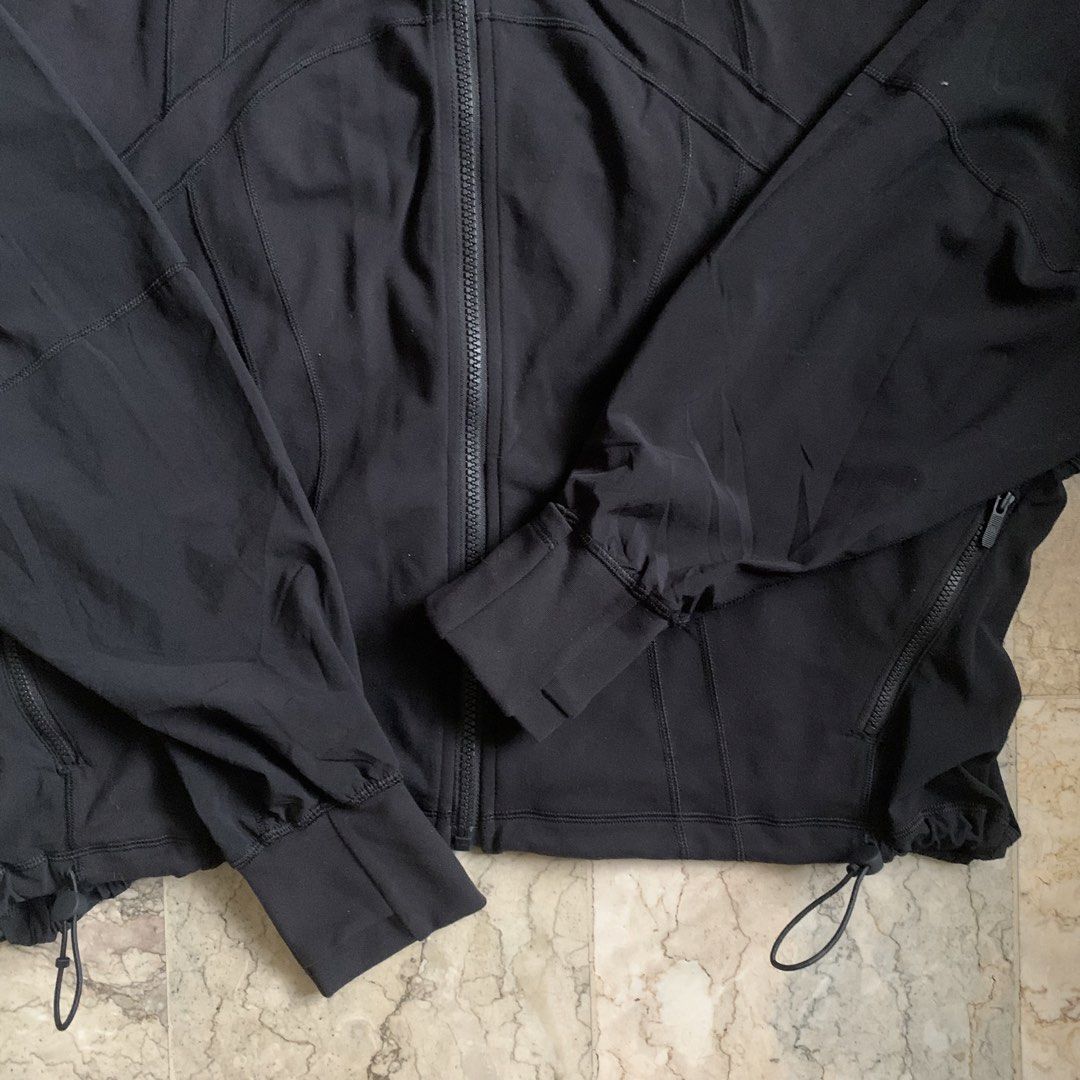 Lululemon Define Relaxed fit Jacket (Category: Activewear) located in Tarlac. Submitted by closetcleanupsale.ph (Listing ID 1469918034, Image 3). Description: like new Size 4 on tag Super Oversized XS can fit up to Semi L luon, swift with thumbholes & cuffins Cinchable shock cords on hem to adjust shape loop hole for hanging relaxed silhouette with plenty of volume retails @ $168 24x24” RARE*** LP POSTED .
