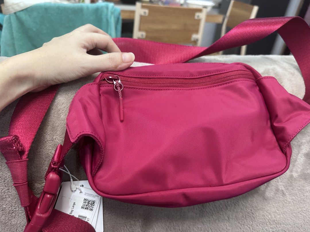 lululemon Everywhere Belt Bag 1L (Category: Cross-body Bags) located in Malabon City. Submitted by seseche (Listing ID 1469886784, Image 3). Description: .
