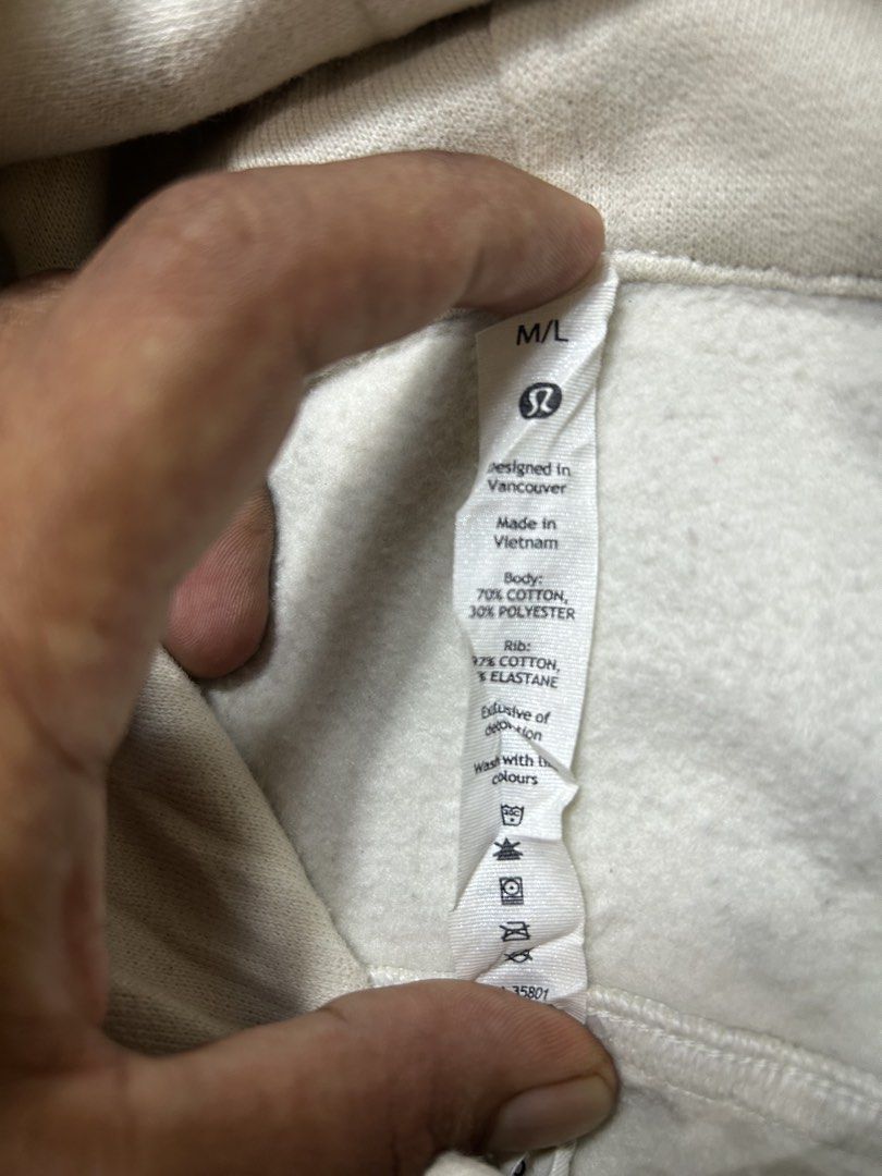 Lululemon Hoodie (Category: Coats, Jackets and Outerwear) located in Aurora. Submitted by snoworiontwinkle_08 (Listing ID 1469859286, Image 2). Description: Maganda No issue Need wash Fresh from the bale Dm me M to L.