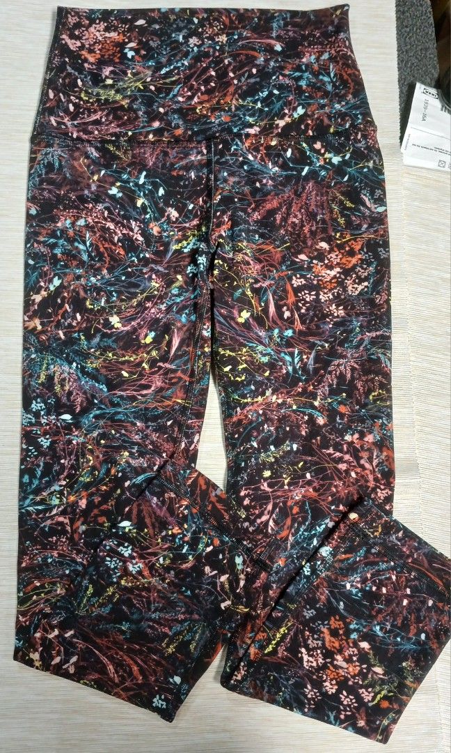Lululemon leggings (Category: Activewear) located in La Trinidad. Submitted by dashopperist (Listing ID 1469764486, Image 1). Description: 10 in waist 29 in length.