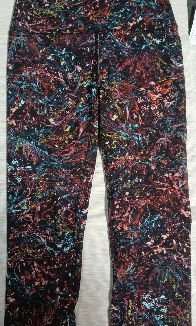 Lululemon leggings (Category: Activewear) located in La Trinidad. Submitted by dashopperist (Listing ID 1469764486, Image 2). Description: 10 in waist 29 in length.