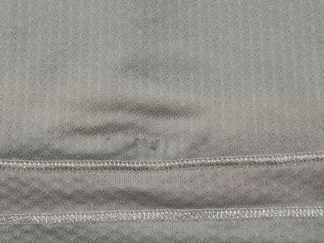 LULULEMON RUN: TAME ME TANK TOP (Category: Activewear) located in Baras. Submitted by jnc__apparel (Listing ID 1469899966, Image 3). Description: 🏷️ LULULEMON RUN: TAME ME TANK TOP 📌 Dimes: 28L x 16W 📌 Size: DOT 10 📌 Condition: Excellent 📌 Color rate: 10/10 📌 Issue: Pinhole/Scratch ✅ Washed and ready to wear .
