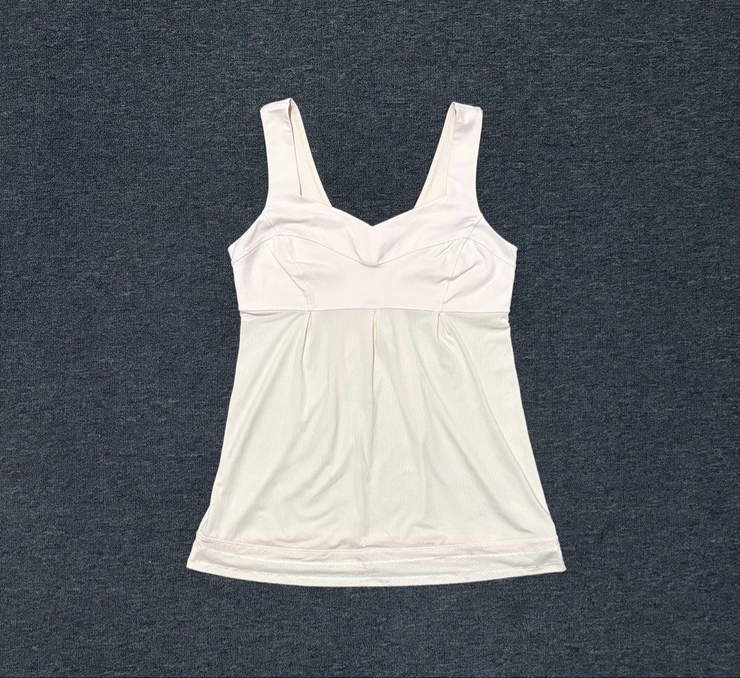 LULULEMON RUN: TAME ME TANK TOP (Category: Activewear) located in Baras. Submitted by jnc__apparel (Listing ID 1469899966, Image 2). Description: 🏷️ LULULEMON RUN: TAME ME TANK TOP 📌 Dimes: 28L x 16W 📌 Size: DOT 10 📌 Condition: Excellent 📌 Color rate: 10/10 📌 Issue: Pinhole/Scratch ✅ Washed and ready to wear .