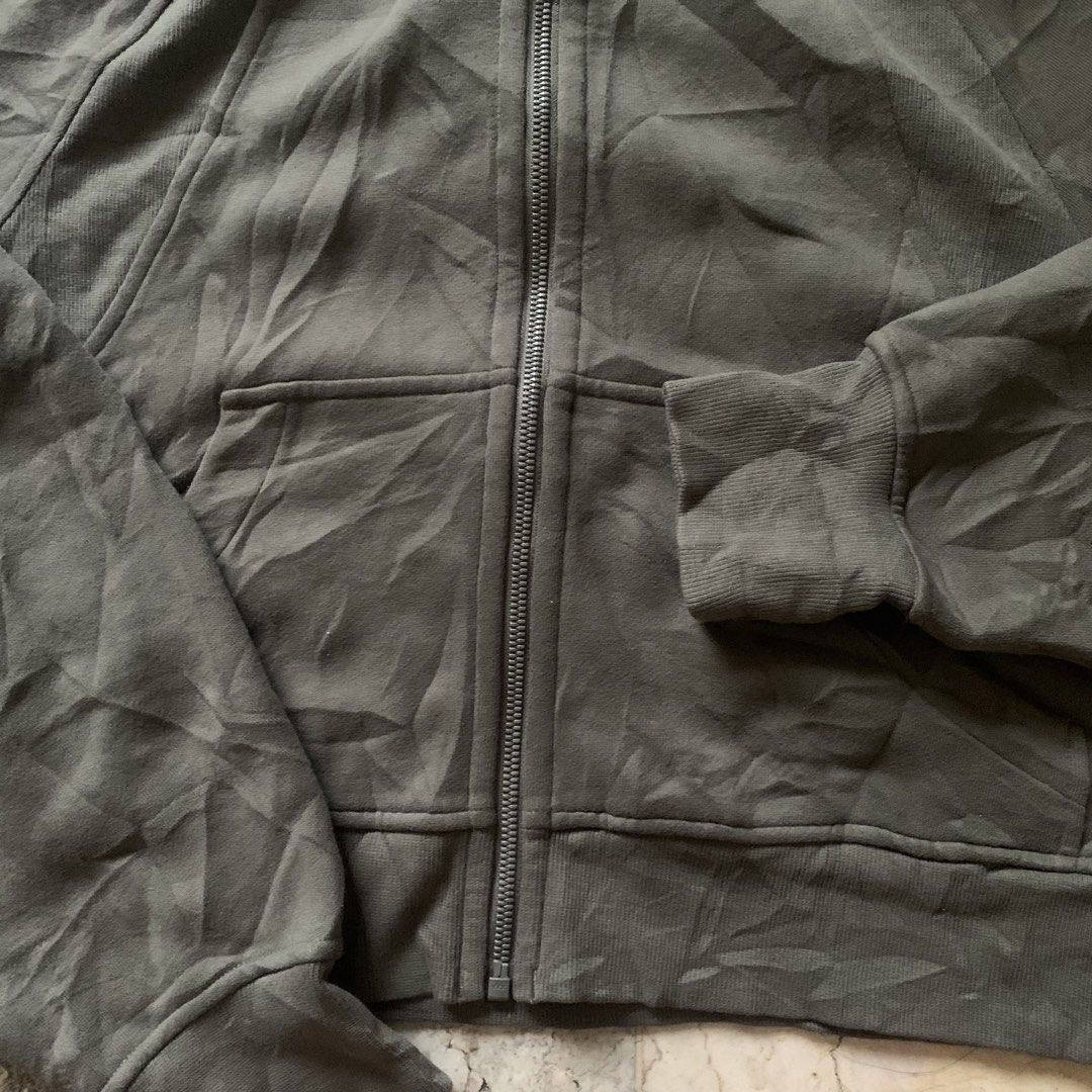 Lululemon Scuba Oversized Full Zip (Category: Activewear) located in Tarlac. Submitted by closetcleanupsale.ph (Listing ID 1469917424, Image 3). Description: XS/S Like new light cotton terry LP POSTED.