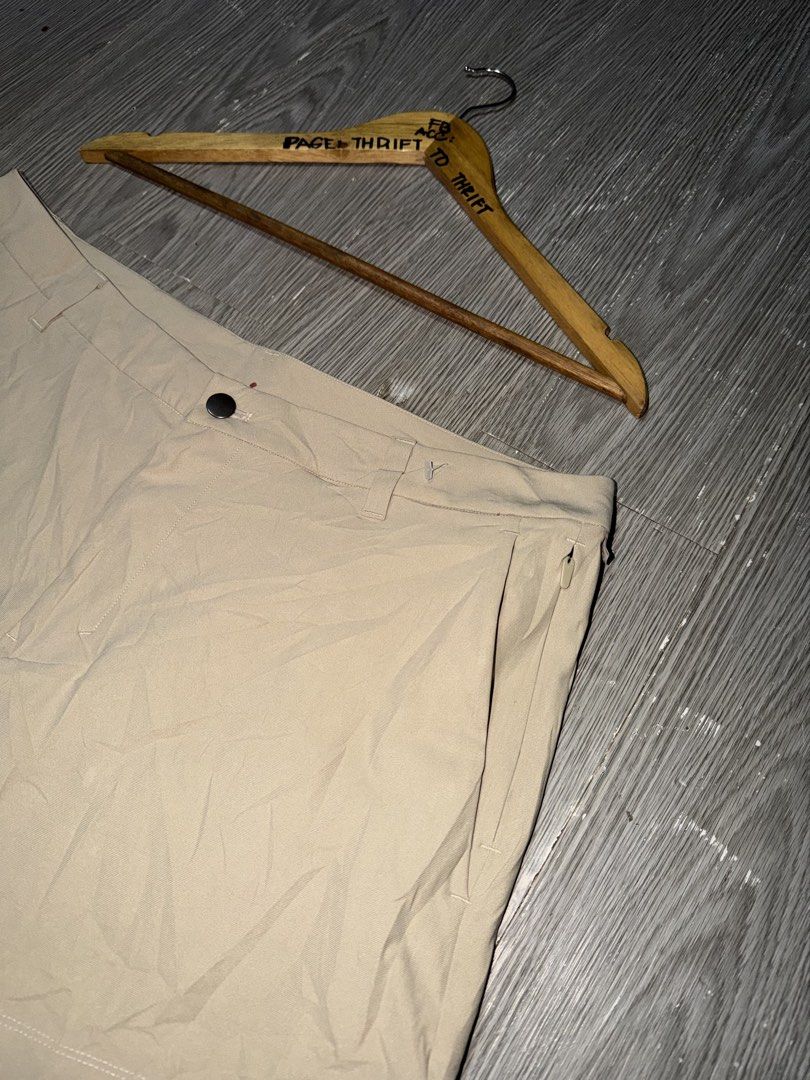 LULULEMON SHORT KHAKI (Category: Shorts) located in Manila. Submitted by triptothrift7 (Listing ID 1469938310, Image 2). Description: pm me for fast transaction! LULULEMON SHORT KHAKI for only 899 size 36 on tag waistline 36 x 15 above the knee no issue excellent condition color rate 9/10 authentic legit mode of payment gcash or bank transfer location Biñan laguna.