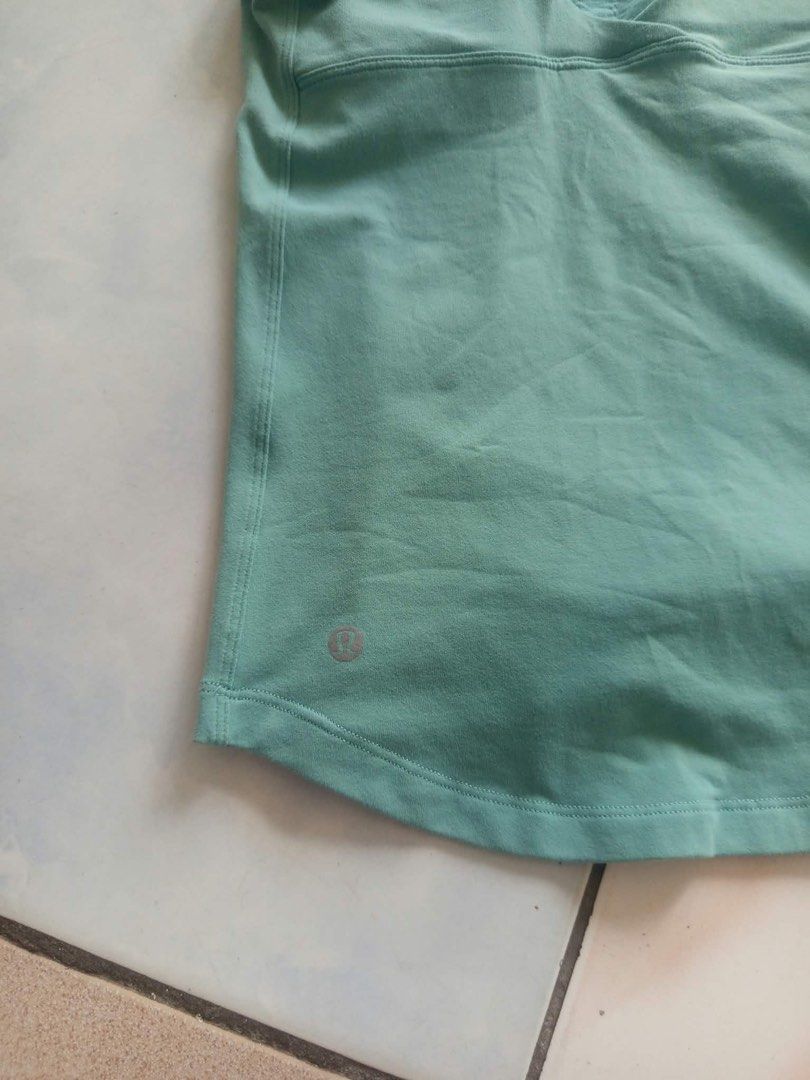 Lululemon sportswear top (Category: Activewear) located in Tacloban City. Submitted by thrift.o.thrift (Listing ID 1469938109, Image 2). Description: Small fittings Cut tags only.