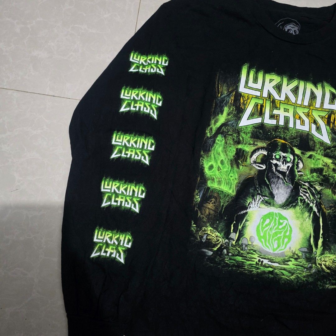 Lurking class (Category: Tshirts & Polo Shirts ) located in El Nido. Submitted by marco.tandoc (Listing ID 1469802783, Image 2). Description: size: Large width: 21 length: 29 no issue.