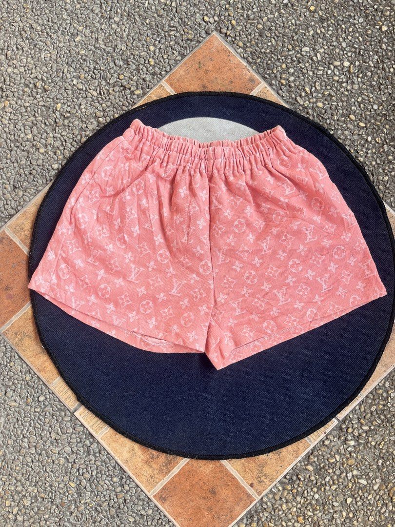 LV monogram short (Category: Shorts) located in Davao. Submitted by vnxcentt (Listing ID 1469943816, Image 1). Description: LV monogram Short Sz S No issue.