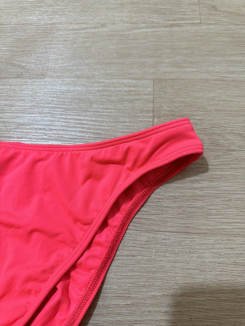 (M) BILLABONG Hike Bikini Bottom / Swim Bottom (Category: Bikinis & Swimsuits) located in Manila. Submitted by sunnyfloshop (Listing ID 1469919549, Image 3). Description: Brandnew 🍃Medium 🍃Lined.