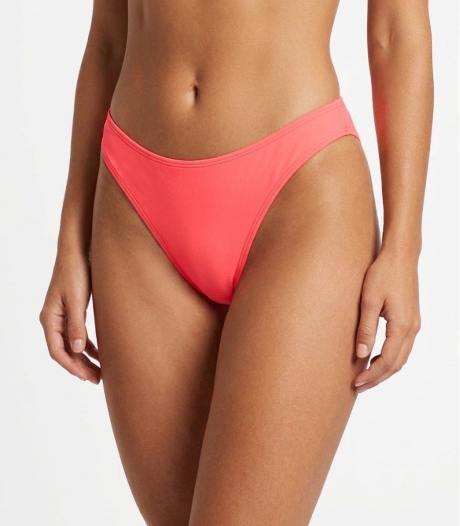 (M) BILLABONG Hike Bikini Bottom / Swim Bottom (Category: Bikinis & Swimsuits) located in Manila. Submitted by sunnyfloshop (Listing ID 1469919549, Image 1). Description: Brandnew 🍃Medium 🍃Lined.