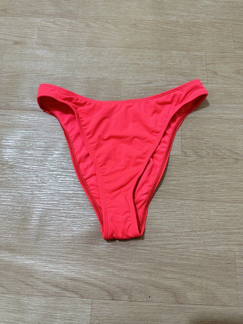 (M) BILLABONG Hike Bikini Bottom / Swim Bottom (Category: Bikinis & Swimsuits) located in Manila. Submitted by sunnyfloshop (Listing ID 1469919549, Image 2). Description: Brandnew 🍃Medium 🍃Lined.