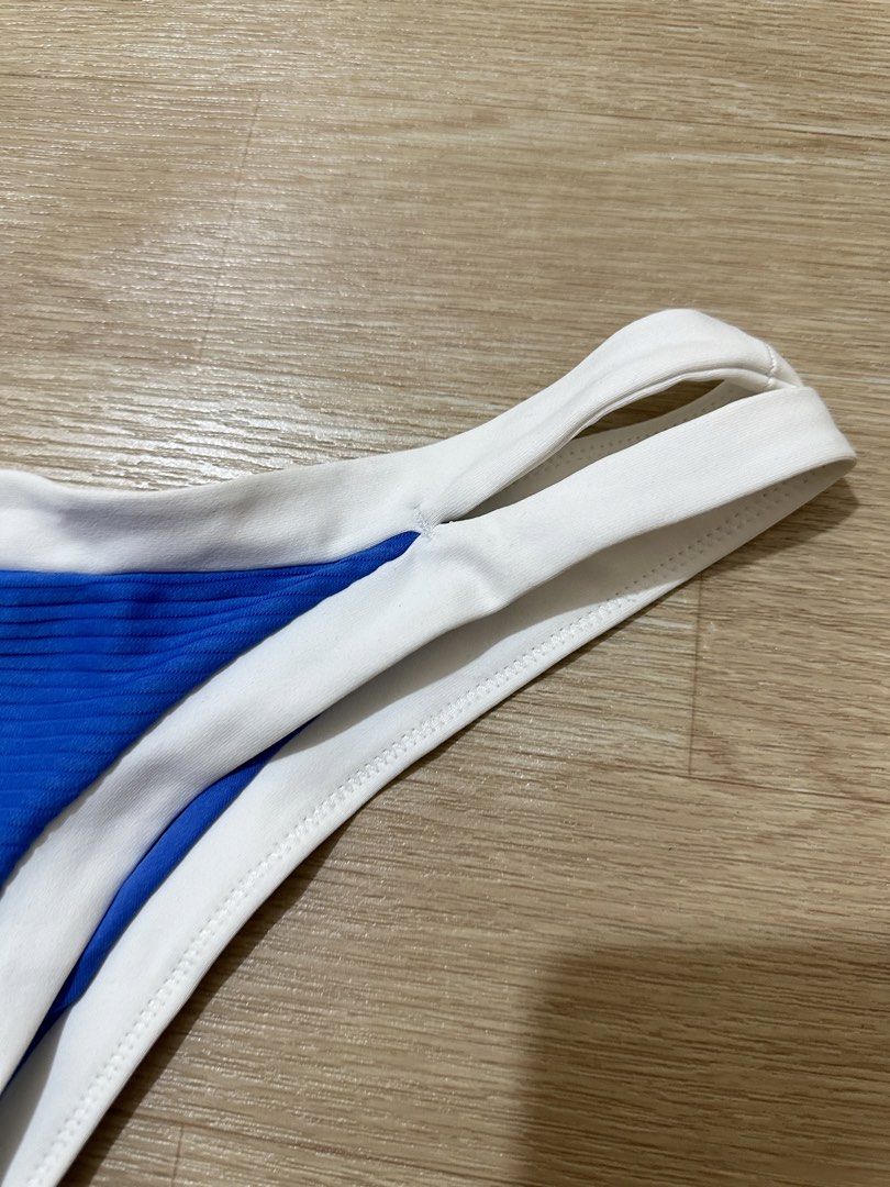 (M) SEAFOLLY Bikini Bottom / Swim Bottom (Category: Bikinis & Swimsuits) located in Manila. Submitted by sunnyfloshop (Listing ID 1469918572, Image 3). Description: Brandnew 🍃Medium 🍃Lined.
