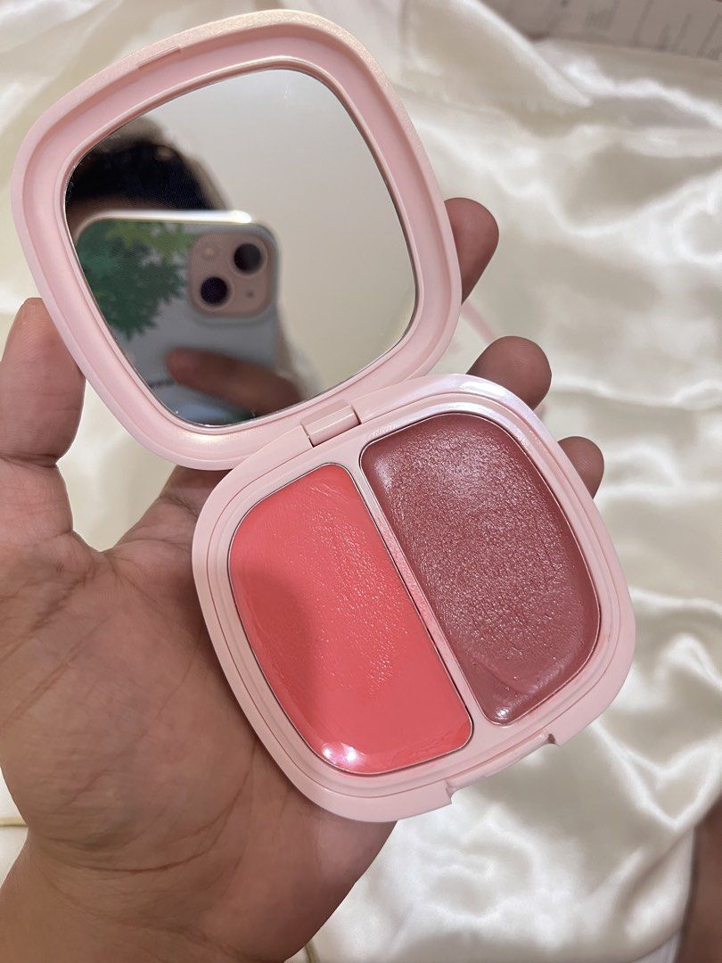 Maange Multi-Use Face Palette RC06 Dewy Blush (Category: Makeup) located in Caloocan City. Submitted by brdnkm26 (Listing ID 1469785064, Image 1). Description: - Brand: Maange multi-use face palette - Shade: RC06 (Great everyday pink shades) - Finish: Two-tone dewy blush with built-in mirror - Size: Net weight 3g + 3g - Condition: Swatched once, basically untouched, with original box.