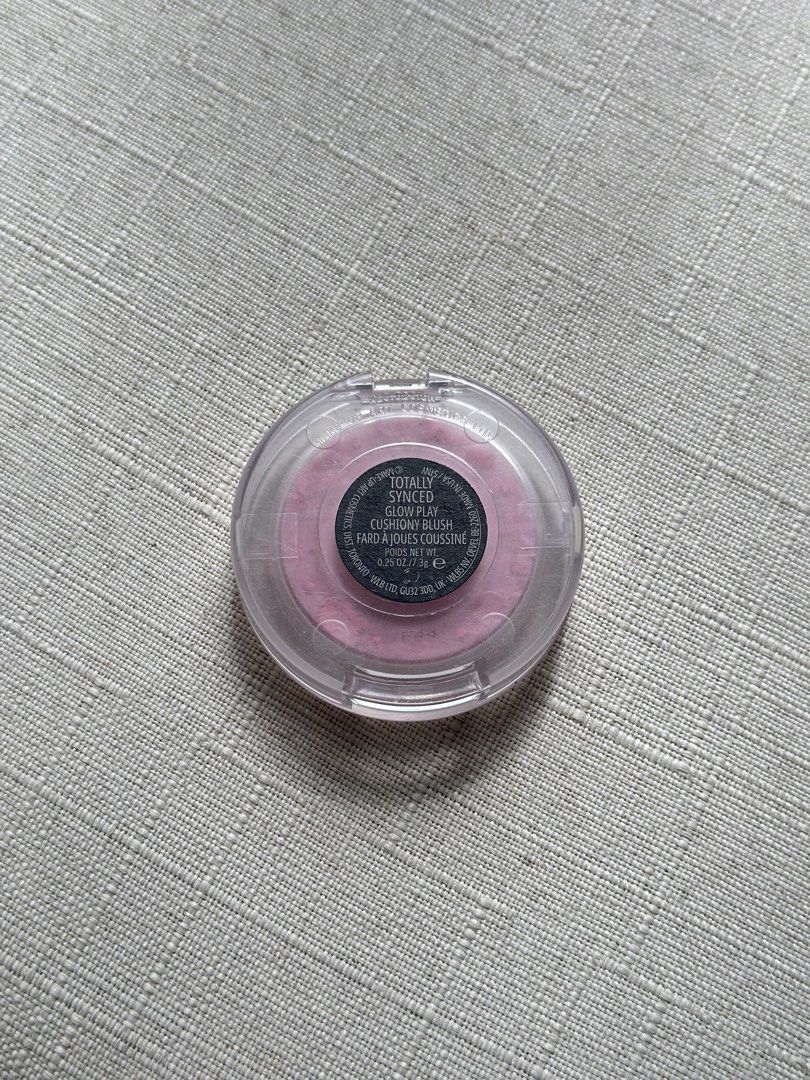 MAC Glow Play Cushiony Blush Totally Synced (Category: Makeup) located in Dagupan City. Submitted by bibleeeeee (Listing ID 1469770779, Image 2). Description: THE VIRAL BLUSH! MAC Glow Play Cushiony Blush in the shade Totally Synced. Cool pink pastel tone with a bouncy, bouncy texture. Net weight 0.25 oz or 7.3 grams. RFS: Decluttering (I have a lot of blushes).