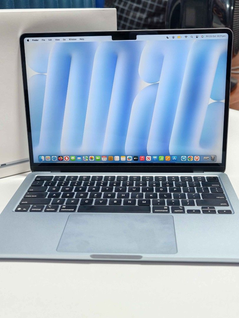 Apple MacBook Air M4 chip 13 inch 2025 Sky Blue 256gb, Computers & Tech ...