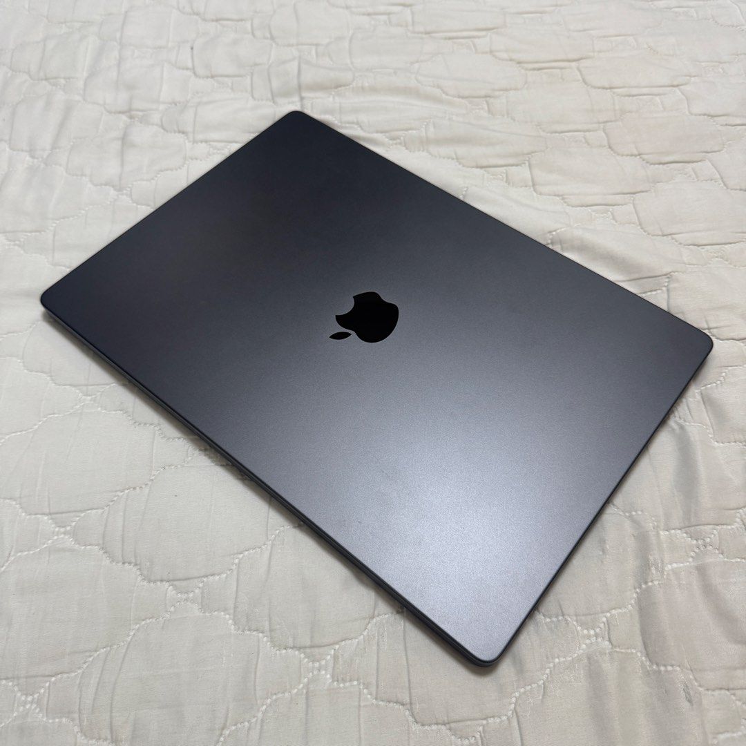 MacBook Pro 16-inch Space Black 2024 (Category: Laptops & Notebooks) located in Manila. Submitted by williamest22 (Listing ID 1469925665, Image 2). Description: MacBook Pro 16-inch Space Black (2024) M4 Max 48GB RAM 1TB SSD 100% Battery Health Country of Origin: Japan (English/Japanese Keyboard) Inclusions: Original Box and Charger Cons: * Third-party Logic Board Replacement * Minimal Scratches RFS: Downgrading Price is Negotiable.