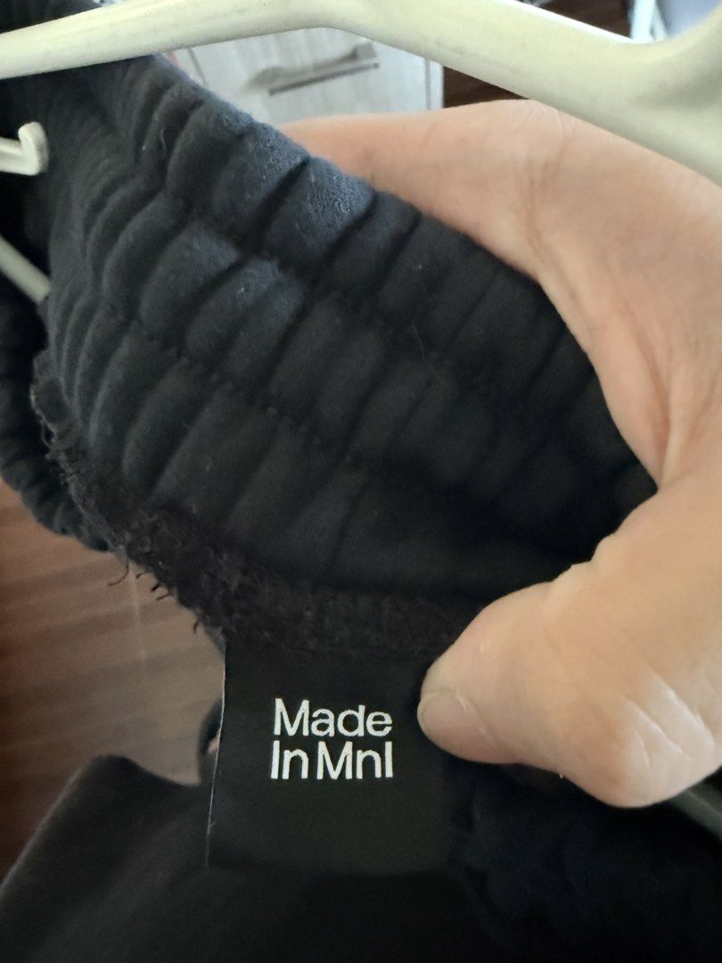 Made in Mnl Black Sweatpants (Category: Joggers) located in Santa Rosa. Submitted by ylikescars (Listing ID 1469821131, Image 3). Description: For Sale! MadeInMNL Sweatpants Size 2XL RFS: Wrong size Slighty negotiable Meetup: Nuvali / DLSU Taft Pwede rin shipping through buyer’s expense .