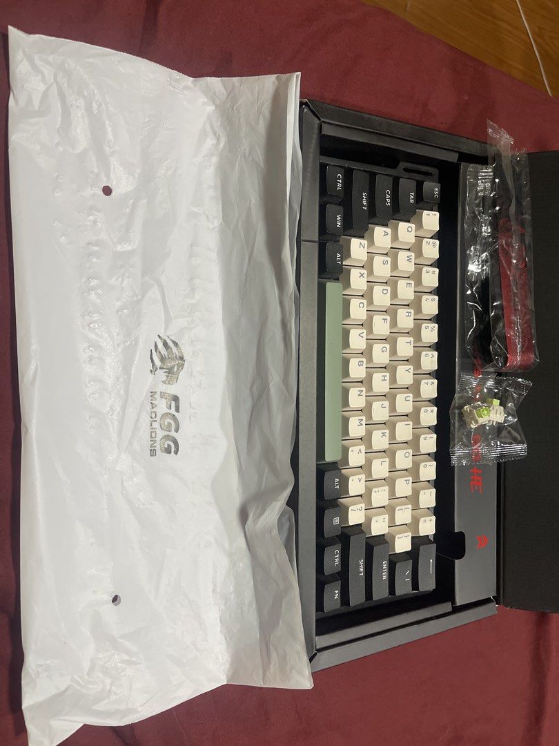 Madlions Mad 60 HE Magnetic Switch Keyboard (Category: Computer Keyboard) located in Imus. Submitted by larsszen (Listing ID 1469915327, Image 2). Description: - Model: Madlions Mad 60 HE Magnetic Switch Keyboard - Condition: Brand new, unused in original box packaging - Aesthetics: Black and cream keycap layout with an accent green spacebar - Inclusions: Original box, protective packaging bag, extra switches, and connection cable - Perfect for g