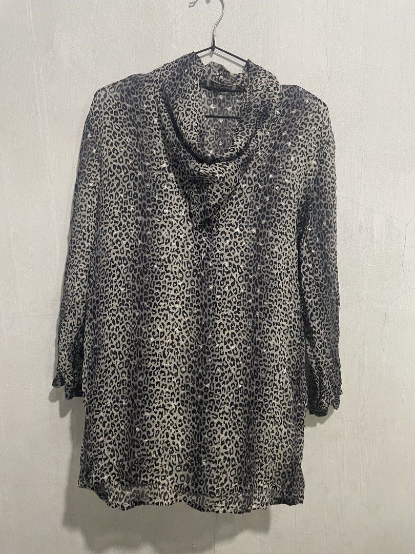 Mahtari leopard silk top (Category: Blouses) located in Davao. Submitted by mj_designervintagecurator (Listing ID 1469769776, Image 1). Description: 📌In good condition 📌shoulder 16- bust 40- armpit 20 - length 27 inches.