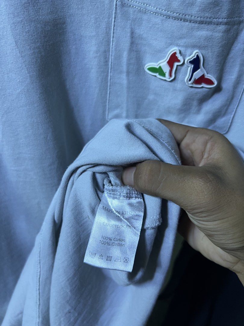 Maison kitsune (Category: Formal Shirts) located in Balamban. Submitted by jersey033 (Listing ID 1469764525, Image 3). Description: No issue Excellent condition Rubber patch .