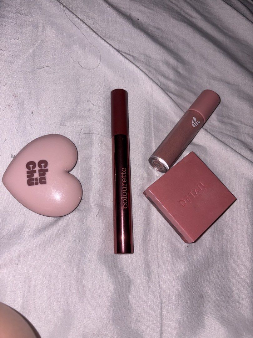 Make up Bundle (chuchu beauty, colourette, detail, vice) (Category: Makeup) located in Taguig. Submitted by prelovedbydein (Listing ID 1469890270, Image 1). Description: - Local makeup starter kit with 4 trending items - Chu Chu Beauty Soft Focus Pressed Powder in Light - Colourette mascara in black - Detail Cosmetics Silk Touch Diffused Blush in Sistine - Vice Cosmetics Blush in forever sweet .