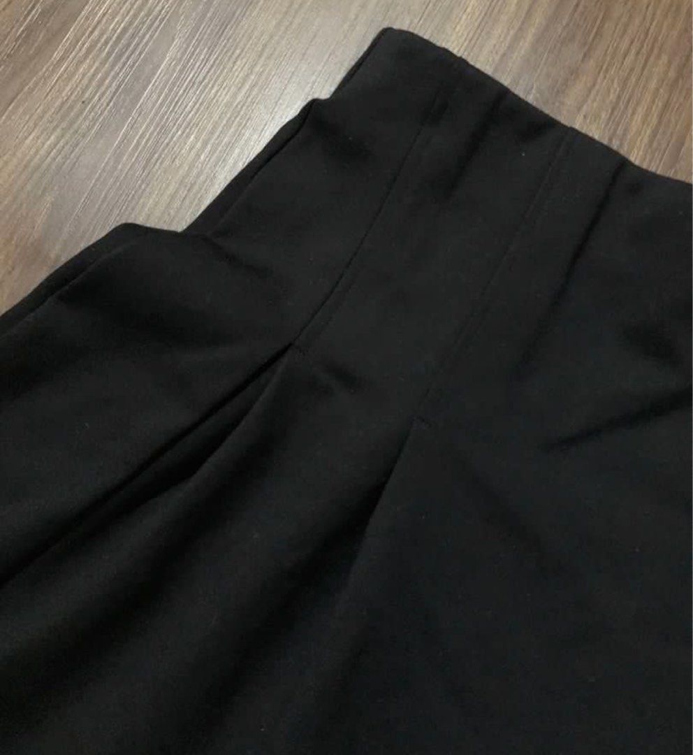 Mango Black skirt (Category: Skirts) located in Manila. Submitted by brownbutterlatte (Listing ID 1469790268, Image 3). Description: Used once. XS on tag but Can fit up to Medium (stretchable fabric) Super nice quality & thick fabric. .