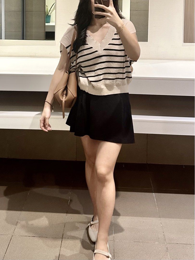 Mango Black skirt (Category: Skirts) located in Manila. Submitted by brownbutterlatte (Listing ID 1469790268, Image 1). Description: Used once. XS on tag but Can fit up to Medium (stretchable fabric) Super nice quality & thick fabric. .