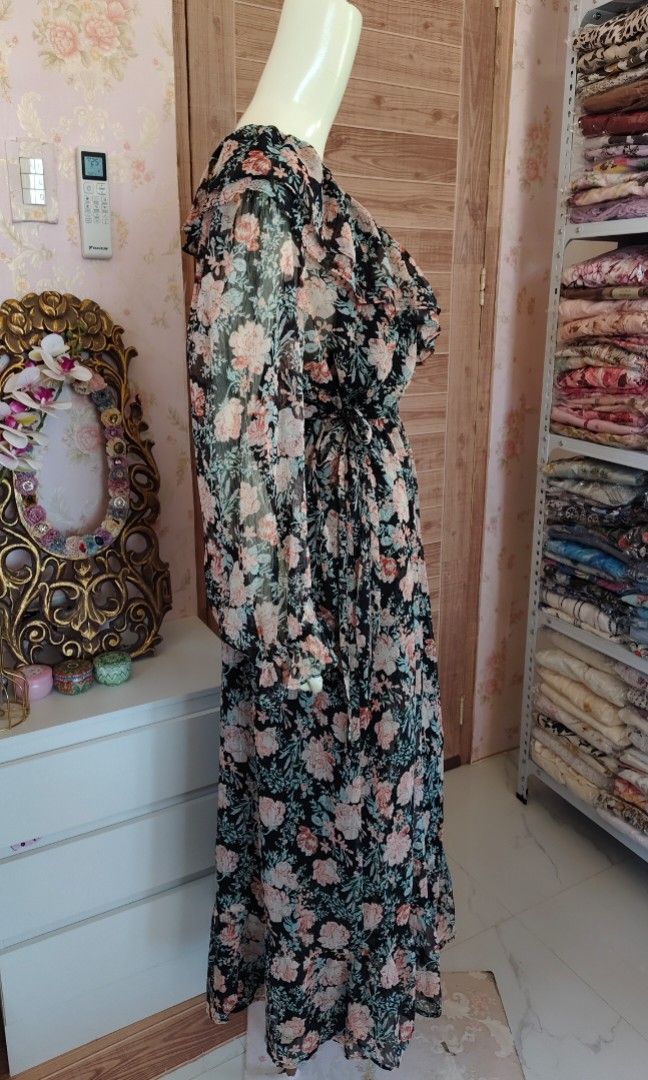 Mango Floral Ruffle Dress (Category: Dresses) located in Pagudpud. Submitted by altheacee063978 (Listing ID 1469893938, Image 3). Description: .