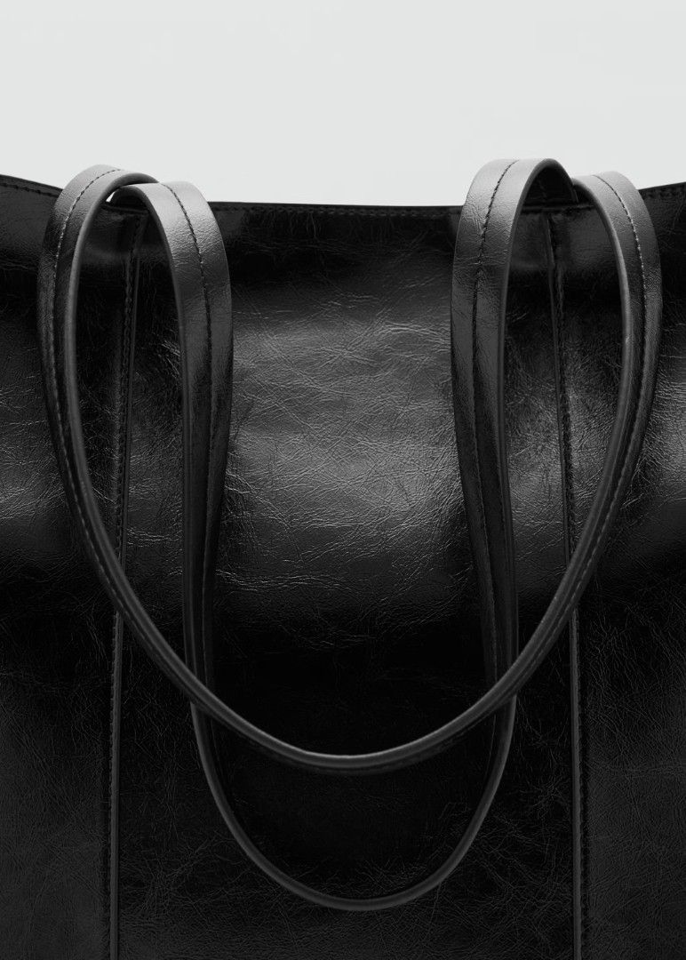 Mango Large Shopper Bag (Category: Tote Bags) located in Pasig City. Submitted by beasarmie (Listing ID 1469879283, Image 2). Description: https://shop.mango.com/ph/en/p/women/bags/shoppers/large-shopper-bag/27051342/99/00 Brand new with tag, no other inclusions. It's your basic black large tote bag. Check the link for more information..