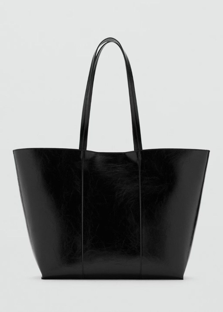 Mango Large Shopper Bag (Category: Tote Bags) located in Pasig City. Submitted by beasarmie (Listing ID 1469879283, Image 3). Description: https://shop.mango.com/ph/en/p/women/bags/shoppers/large-shopper-bag/27051342/99/00 Brand new with tag, no other inclusions. It's your basic black large tote bag. Check the link for more information..