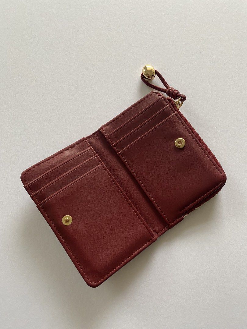 Mango red wallet (Category: Wallets & Card holders) located in Cavite. Submitted by .oreooo (Listing ID 1469841655, Image 2). Description: Lalamove shipping. .