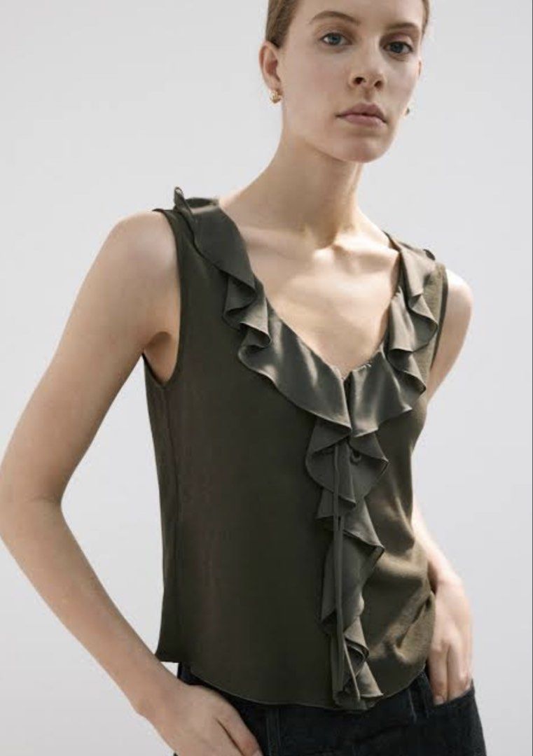 mango ruffled v neck top (Category: Sleeveless) located in Angeles City. Submitted by thriftchic_ (Listing ID 1469832399, Image 1). Description: ♡ no issue! ♡ gandaaaaa😍 Note: ♡ item is in good condition ♡ color may appear brighter or darker due to lighting ♡ please manage expectation as there may be minimal flaws unnoticed by the seller ♡ MOP: Gcash ♡ Payment first basis ♡ J&T🚚 .