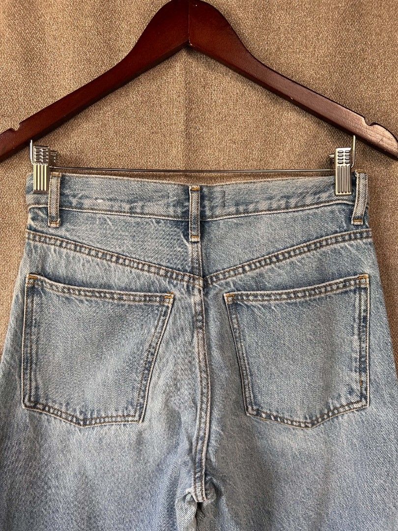 Mango tattered pants (Category: Jeans) located in Alicia. Submitted by glambercena (Listing ID 1469815924, Image 3). Description: size: W- 30" L- 40".